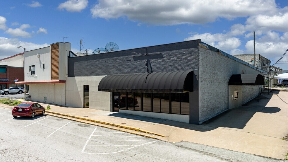 More Photos Of 212 S Main St, Grove Office For Sale