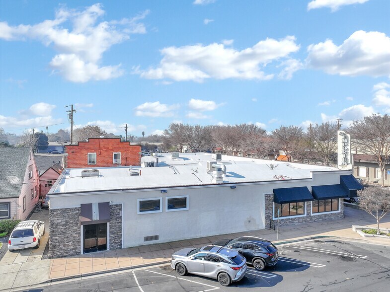 More Photos Of 561 1st St, Brentwood Storefront Retail Office For Sale