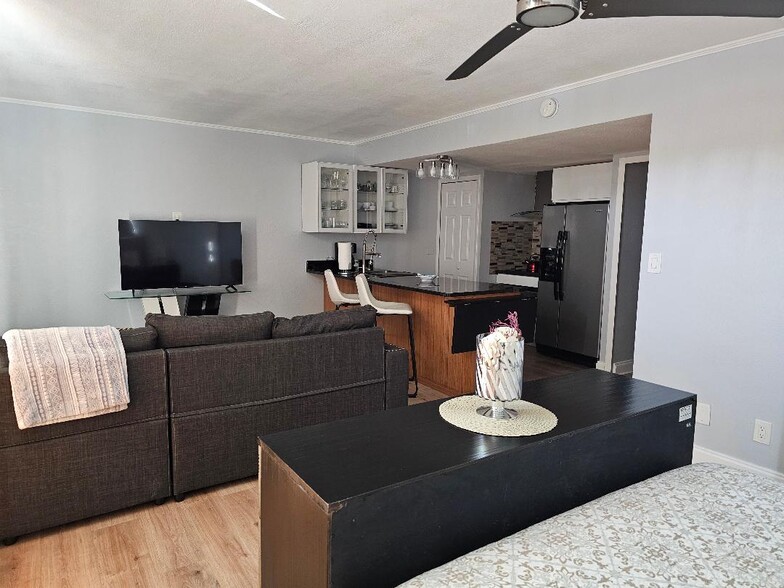 More Photos Of 125 110th Ave, Treasure Island Apartments For Sale