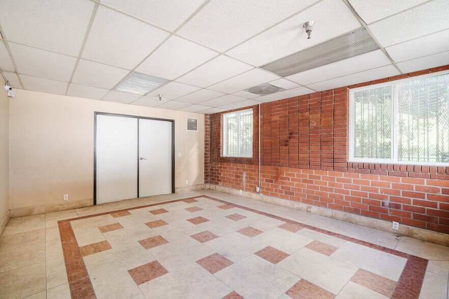 More Photos Of 8647 San Fernando Rd, Sun Valley Warehouse For Lease