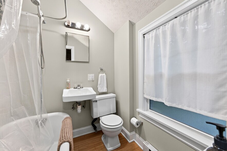 More Photos Of 6 Lotus Bay rd, Irving Multifamily For Sale