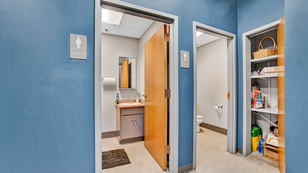 More Photos Of 961 N Main St, Mansfield Warehouse For Lease