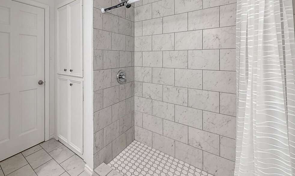More Photos Of 5710 Edgemoor Dr, Houston Specialty For Sale