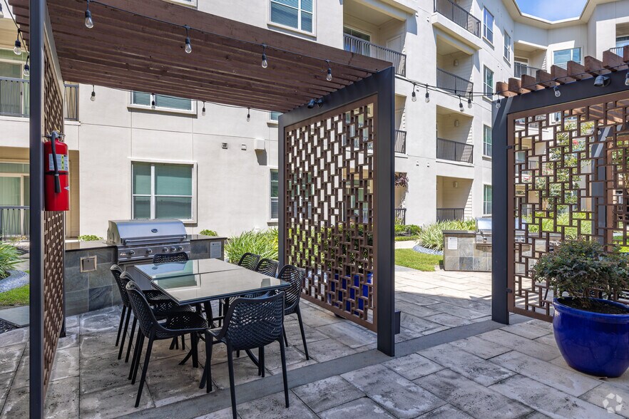 More Photos Of 12808 Queensbury Ln, Houston Apartments For Lease