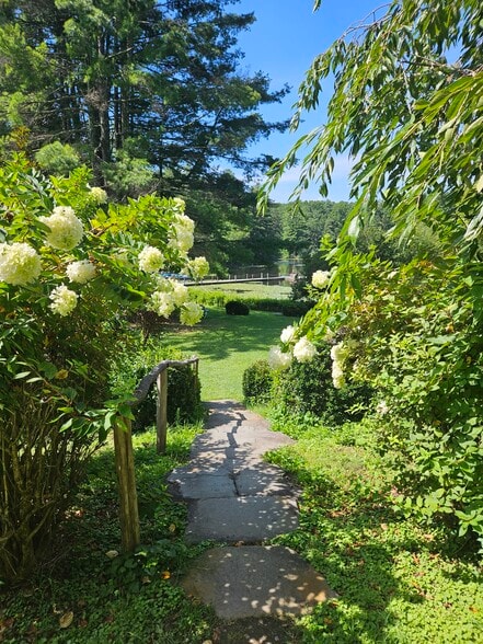 More Photos Of 86 Lily Pad Ln, Flat Rock Hotel For Sale