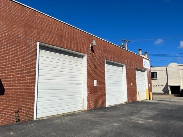 More Photos Of 939 W North Ave, Pittsburgh Light Distribution For Lease