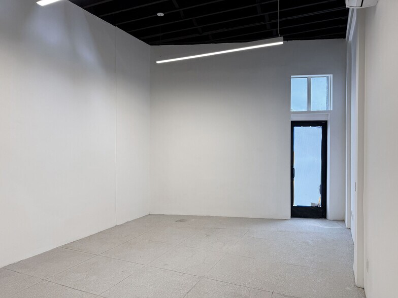 More Photos Of 4624-4626 W Washington Blvd, Los Angeles Freestanding For Lease