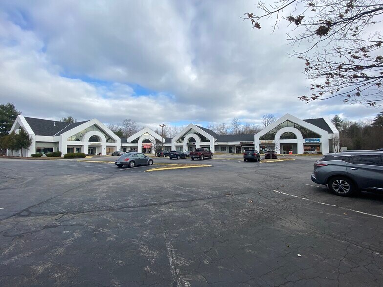 More Photos Of 108 Fisherville Rd, Concord Storefront For Lease