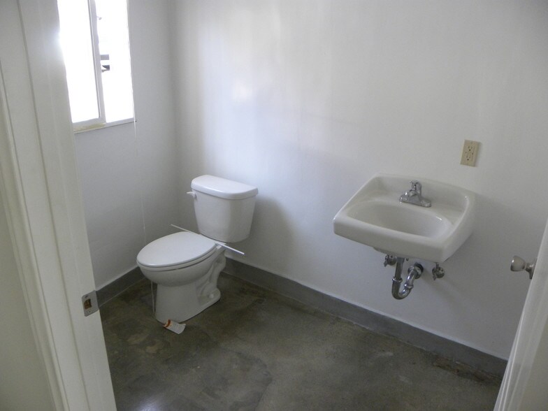 More Photos Of 5405 W Pico Blvd, Los Angeles Storefront For Lease