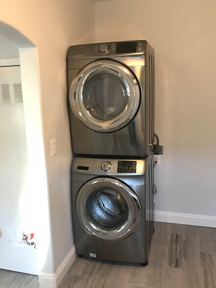 More Photos Of 2620 T St, Sacramento Storefront Retail Residential For Sale