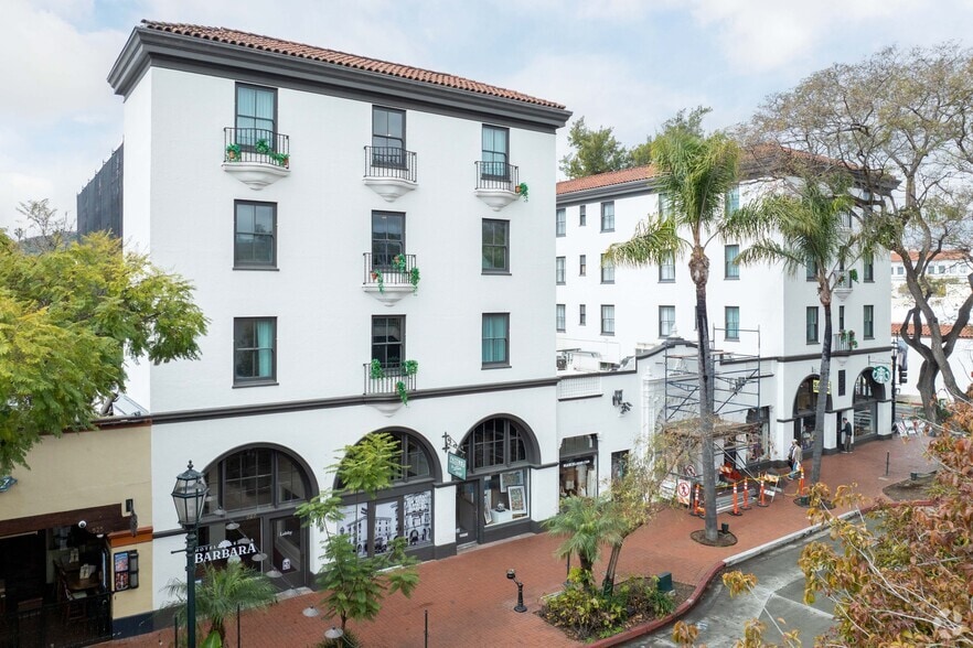 Primary Photo Of 527-537 State St, Santa Barbara Hotel For Lease