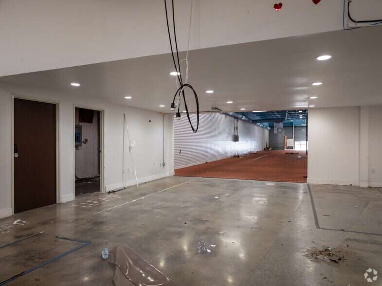 More Photos Of 948 Crocker St, Los Angeles Storefront Retail Office For Lease