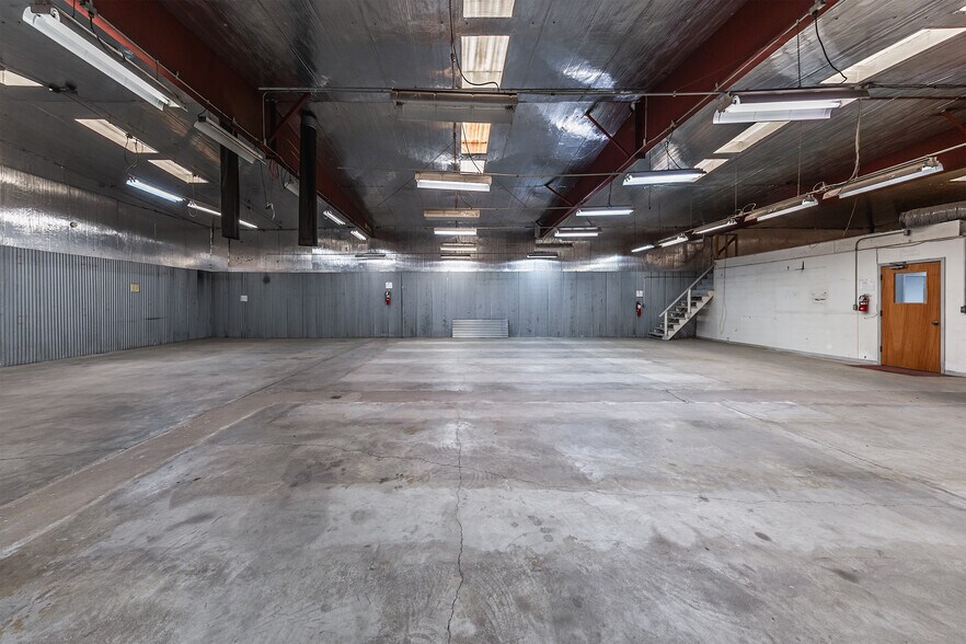 More Photos Of 624 S 7th St, Saint Joseph Industrial For Sale