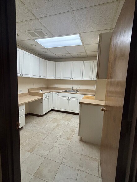 More Photos Of 400 Allen Dr, Charleston Medical For Lease