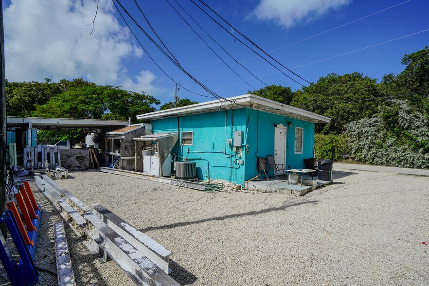 More Photos Of 131-135 Ellis Dr, Tavernier Storefront Retail Residential For Sale