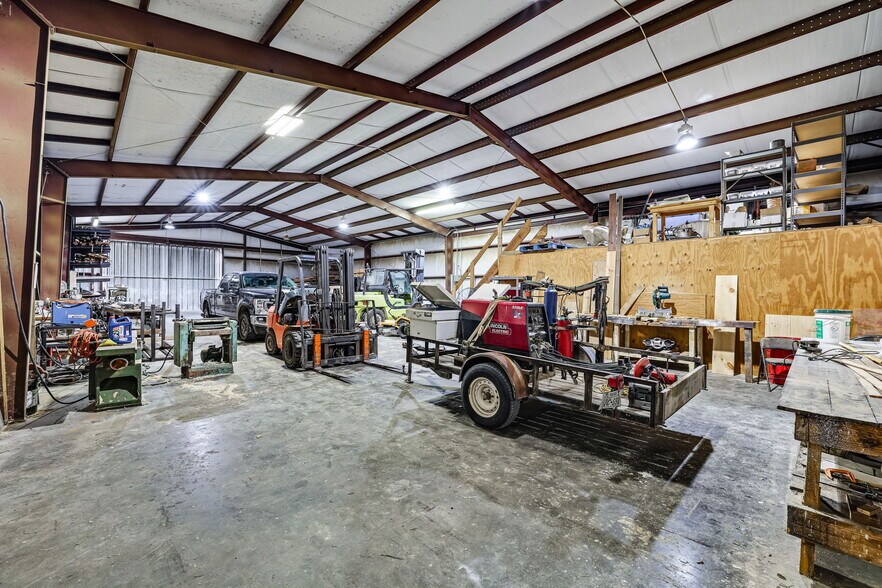 More Photos Of 2684 W US Highway 290, Fredericksburg Warehouse For Sale