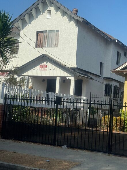 More Photos Of 2005 Magnolia Ave, Los Angeles Apartments For Sale