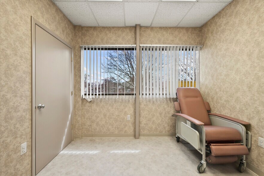 More Photos Of 1001 Clifton Ave, Clifton Medical For Sale