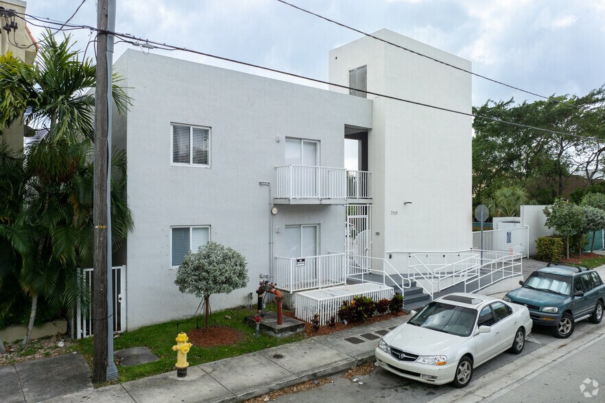 More Photos Of 750 SW 2nd St, Miami Apartments For Sale