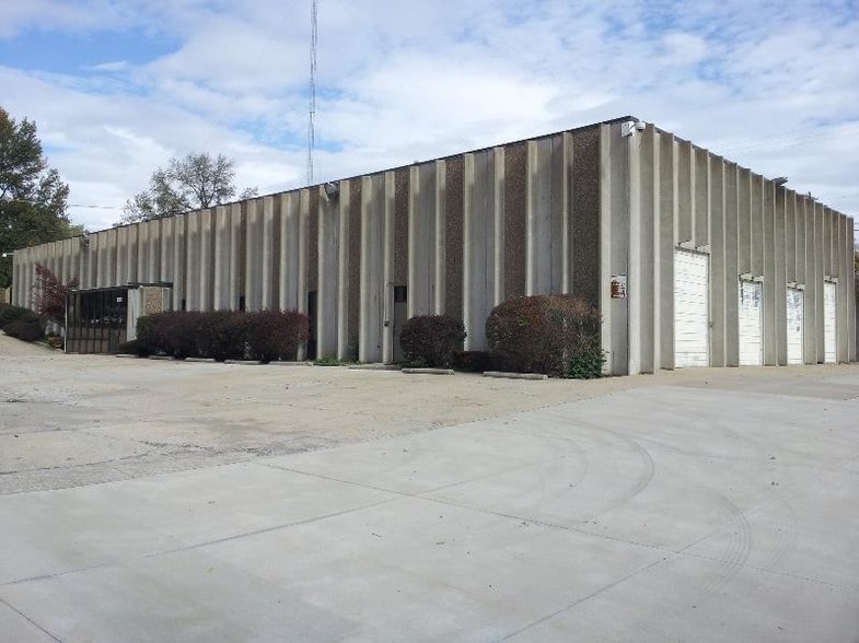 More Photos Of 8901 Washington St, Kansas City Showroom For Sale