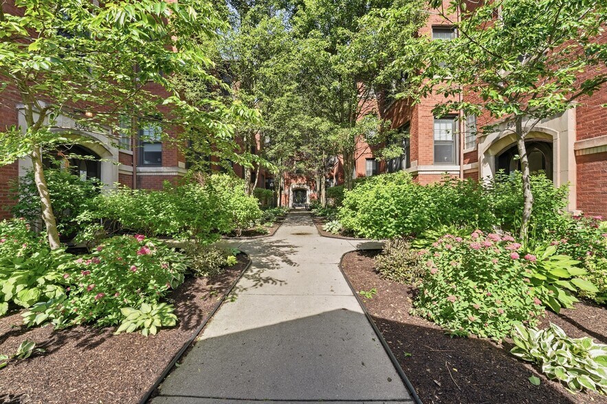 More Photos Of 5022-5030 N Winthrop Ave, Chicago Apartments For Sale