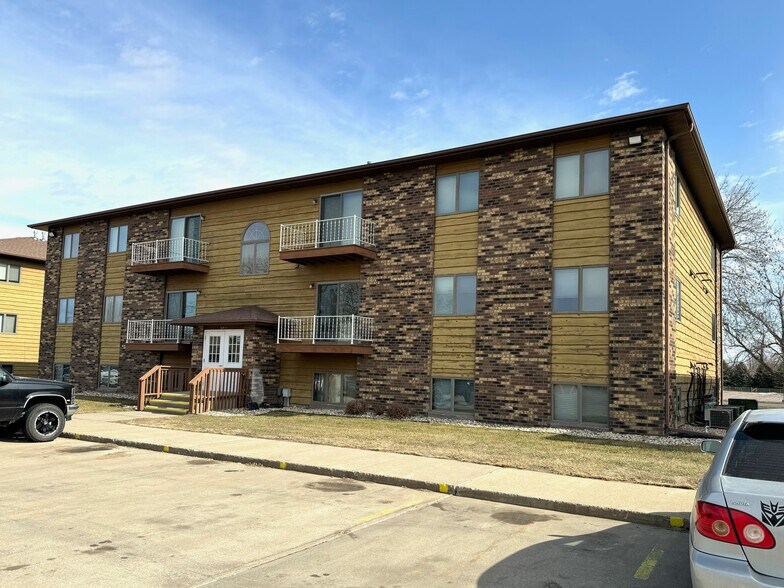 More Photos Of 2021 N Kimball St, Mitchell Apartments For Sale