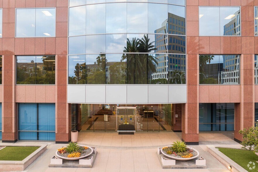 More Photos Of 2 MacArthur Pl, Santa Ana Office Residential For Lease