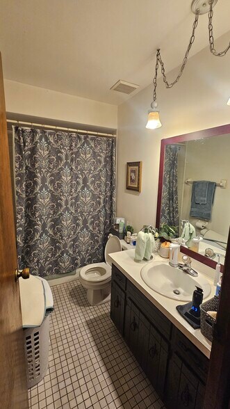 More Photos Of 18707 Burnham Ave, Lansing Office Residential For Sale