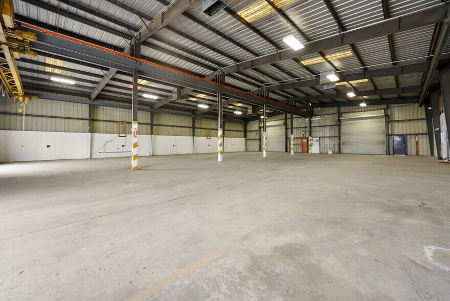 More Photos Of 6303 Seven Seas Ave, Bakersfield Warehouse For Lease