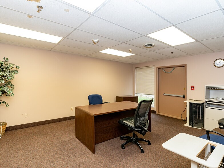 More Photos Of 20 Cedarfield Commons, Greece Medical For Lease