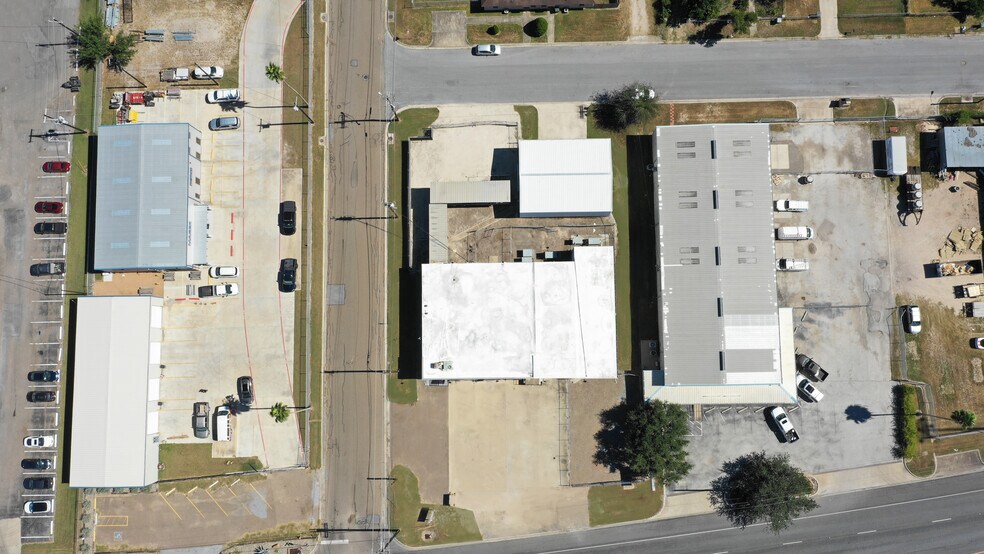 More Photos Of 726 N Expressway 77, Harlingen Warehouse For Lease