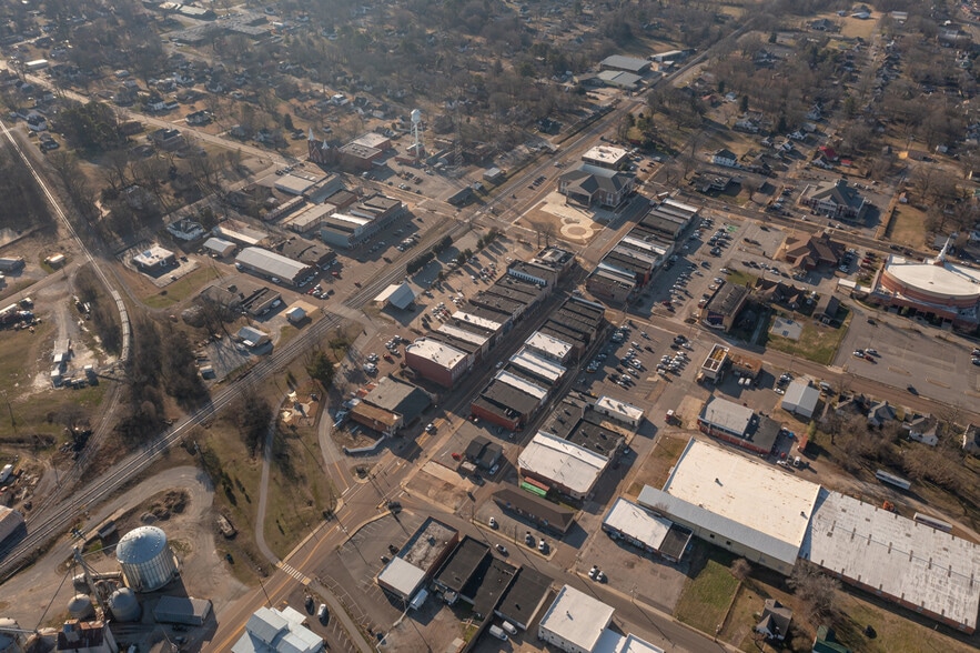 More Photos Of 115 Neal St, Martin General Retail For Sale