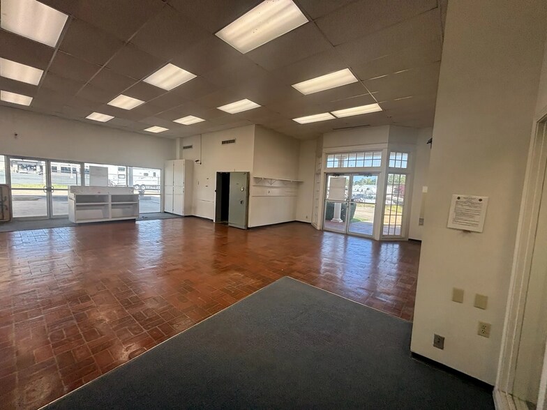 More Photos Of 9361 Mansfield Rd, Shreveport Office For Lease