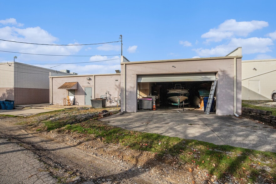 More Photos Of 2931 Niles Ave, Saint Joseph Flex For Sale