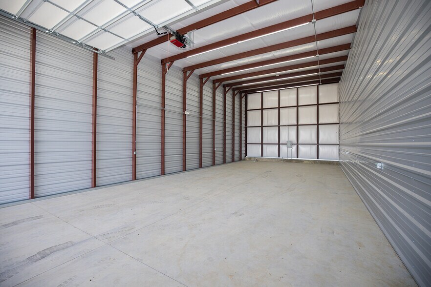 More Photos Of 1532 E Mason Dr, Kechi Self Storage For Sale