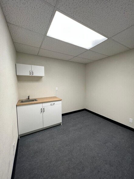 More Photos Of 17621 Irvine Blvd, Tustin Medical For Lease
