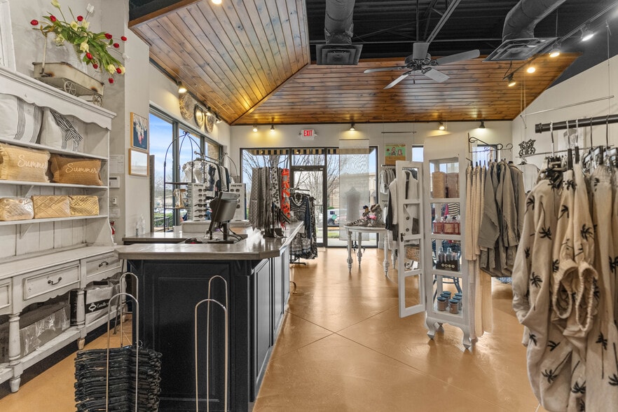 More Photos Of 109 Harmony Crossing, Eatonton Storefront Retail Office For Sale