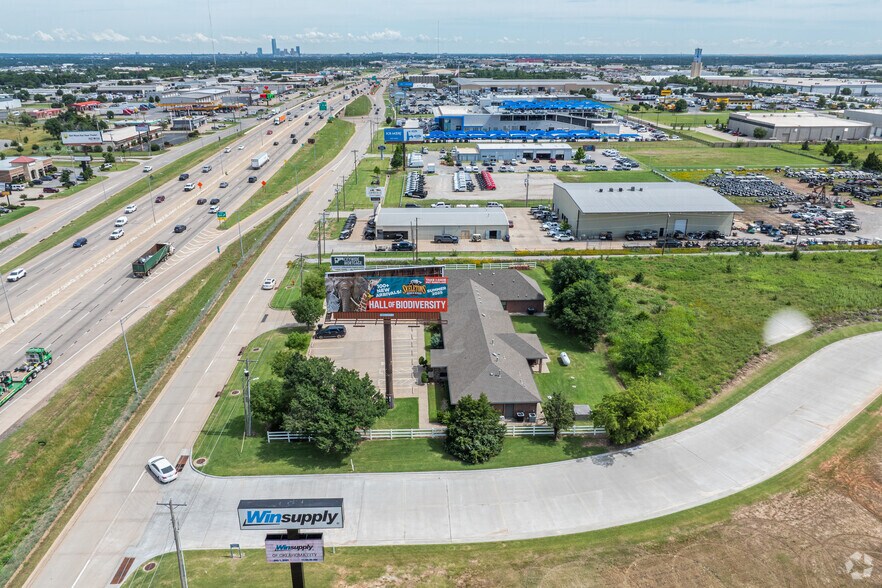 More Photos Of 9400 S I-35 Service Rd, Moore Office For Sale
