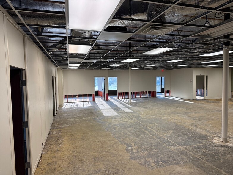 More Photos Of 4444 Lake St, Lake Charles General Retail For Lease