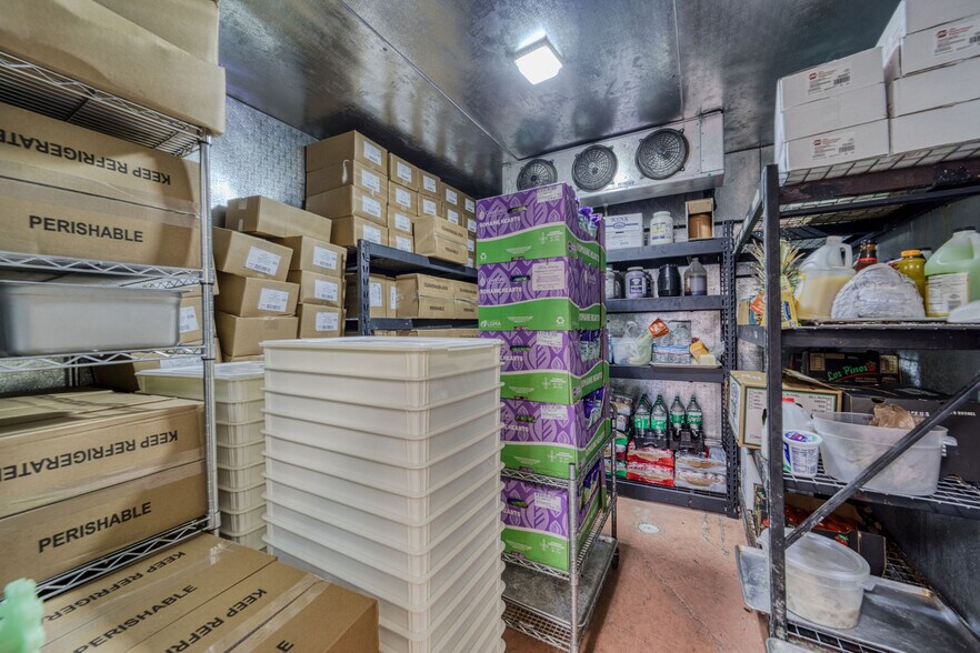 More Photos Of 832 Gemstone Ave, Bullhead City Restaurant For Sale