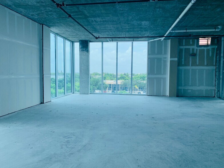 More Photos Of 10450 NW 33rd St, Doral Office For Sale