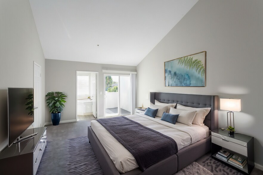 More Photos Of 6737 De Soto Ave, Canoga Park Apartments For Sale