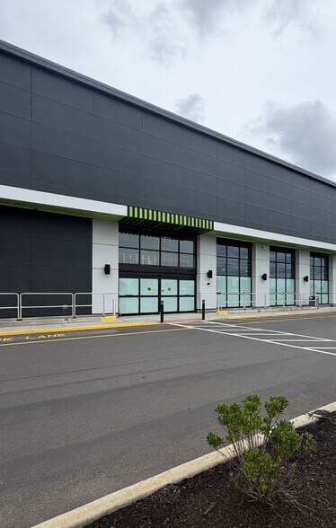 More Photos Of 133-137 Highway 35, Eatontown Freestanding For Lease