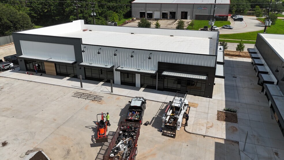 More Photos Of 12707 Theis Ln, Tomball Storefront For Lease