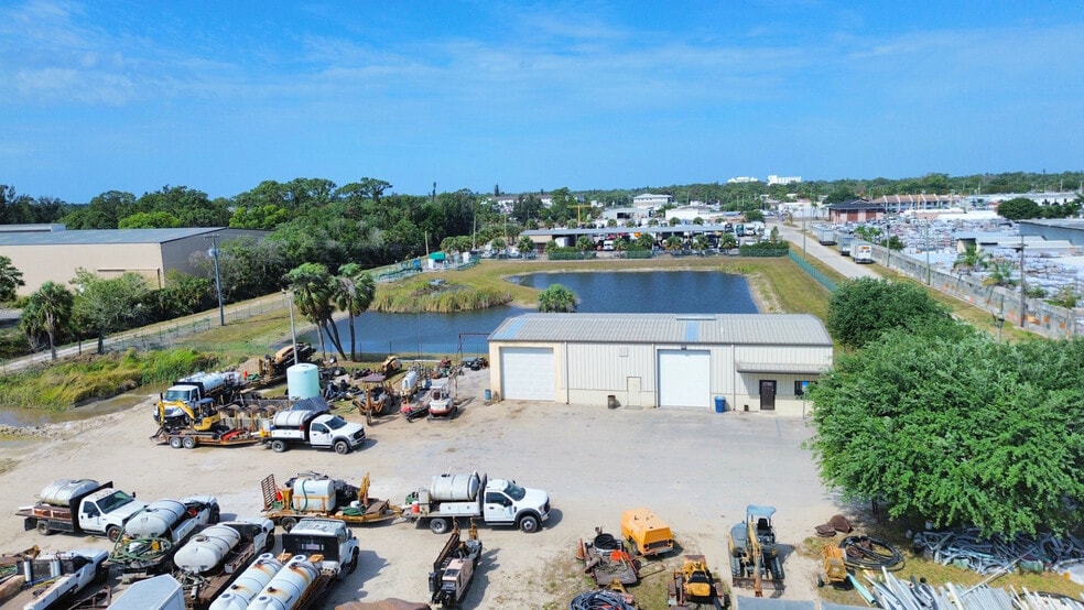 More Photos Of 2740 Katherine St, Fort Myers Industrial For Lease