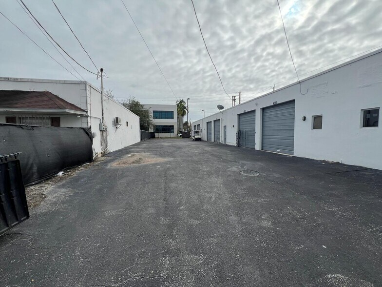 More Photos Of 350-362 NW 27th Ave, Fort Lauderdale Warehouse For Lease