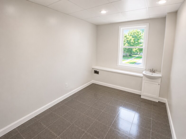 More Photos Of 238 Beach 20th St, Far Rockaway Medical For Lease