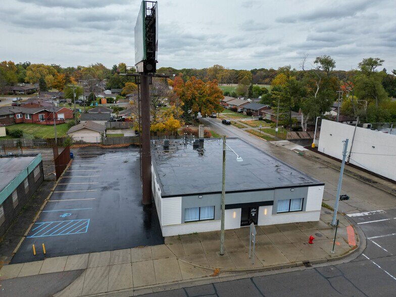 More Photos Of 18685 W 8 Mile Rd, Detroit Restaurant For Sale
