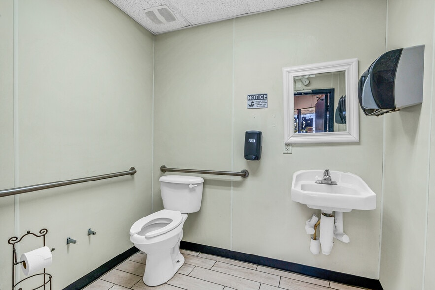 More Photos Of 1015 S Ridgewood Ave, Edgewater Office For Sale