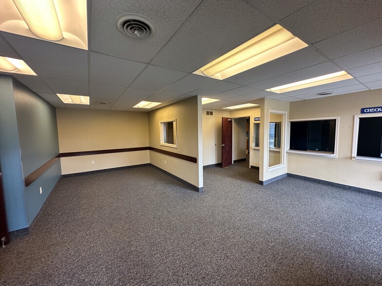 More Photos Of 121 Erie Canal Dr, Rochester Office For Sale
